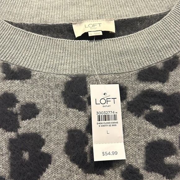 The Loft women’s gray leopard sweater NWT - Picture 2 of 4